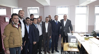 Öz oyunu kullandı; 