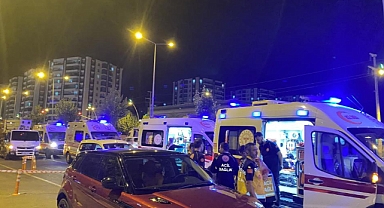 Park halindeki araçlara çarptı: 7'si çocuk 9 yaralı