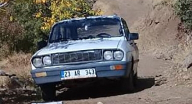 Park halindeki otomobili çaldılar