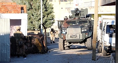 PKK'ya bile isteye yardım! Yakalandılar...
