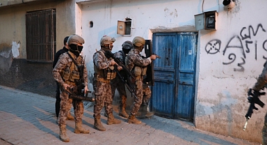 Polis ve jandarmadan zehir tacirlerine darbe
