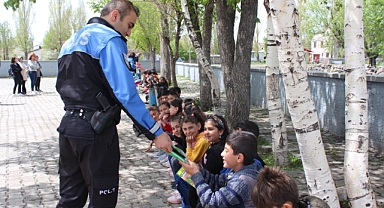 Polisten 'Akran Zorbalığı' dersi
