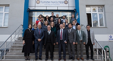 Rektör Çomaklı, fakülte ziyaretlerini sürdürüyor