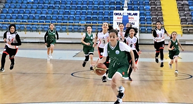 Sabancı çifte şampiyonlukla döndü