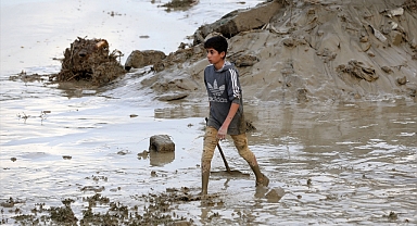 Derenin taşmasıyla köyde bir ev yıkıldı, 6 evi su bastı