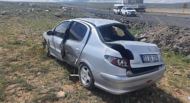 Sınavdan dönen öğretmenler kaza yaptı