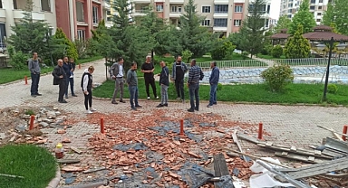 Site sakinleri  evleri için tedirgin