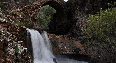 Tarihi dokusu ve doğal güzellikleriyle büyülüyor