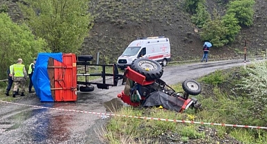 Traktörün altında kalan sürücü feci şekilde can verdi!