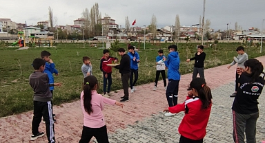Türkiye dördüncüsü olan atletizm takımına baklava ikramı