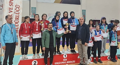 Tuzcu Mimar Sinan’ın Dartta bileği bükülmüyor