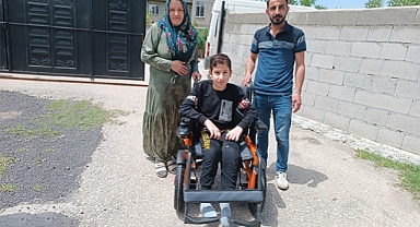 Vanlı Amcan'dan spina bifida hastası Harun'a akülü sandalye