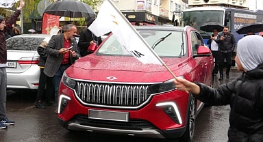 Yağışlı havaya rağmen Togg'a yoğun ilgi