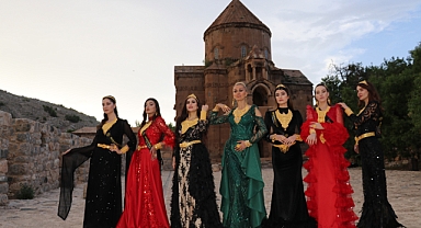 Yöresel defile