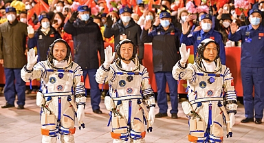 Astronotlar 6 ay sonra dünyaya döndü!