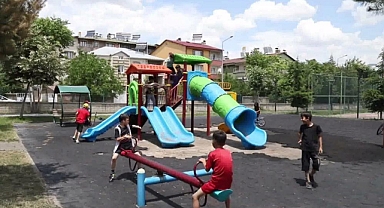 Ateşe verilmişti, belediye ekipleri yeniledi