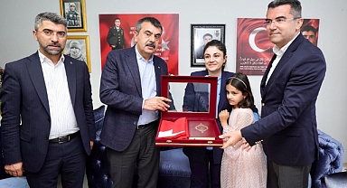 Bakan Tekin'den, şehit ailesine ziyaret