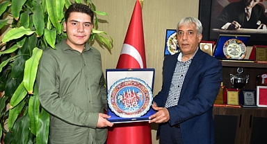 Başarısını kaybettiği arkadaşlarına armağan etti