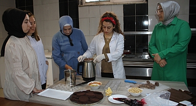 Bayram çikolatalarına kadın eli