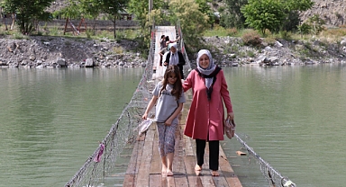 Bu köprüden geçmek yürek istiyor