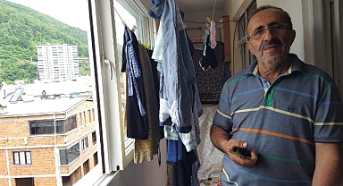 Çamaşır asarken balkonda asılı kaldı