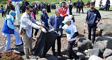 Çıldır Gölü'nde kıyı temizliği