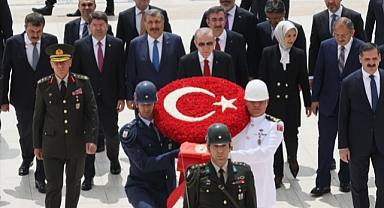 Cumhurbaşkanı Erdoğan ve yeni kabine üyeleri Anıtkabir'de