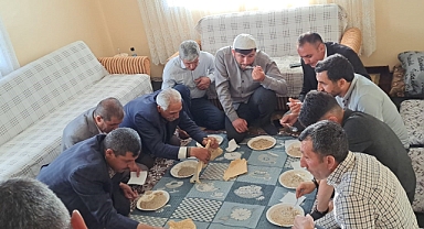 Değişmeyen gelenek: Helise yemeği ikramı