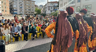 Depremzede çocuklara moral etkinliği