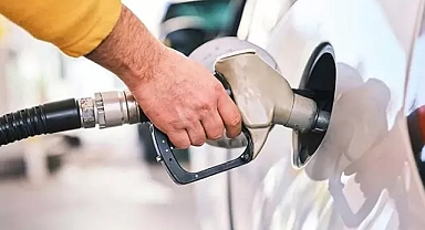 Dolar rekor kırdı, petrol yükseldi! Motorine zam geliyor