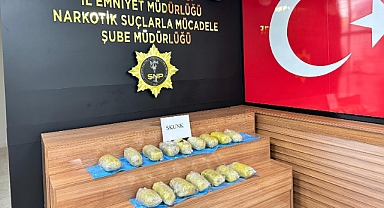 Durdurulan araçtan çıkanlar şok etti!