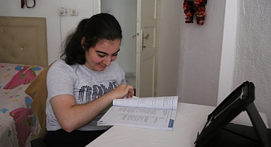  Engelli Elif Sude’nin okuma azmi