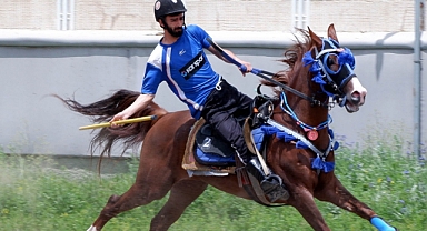 Erzurum’da atlı cirit heyecanı   