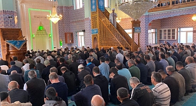 Erzurum'da camiler doldu taştı!