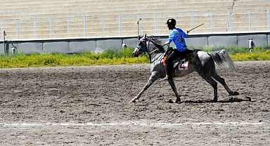 Erzurum'da ciritçiler nefes kesti