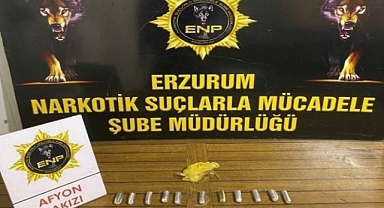 Erzurum'da yakalandı... İç çamaşırı, midesi ve bağırsaklarına gizledi