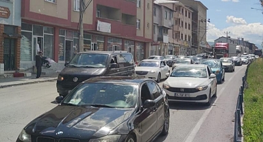 Erzurum - Erzincan karayolunda bayram yoğunluğu