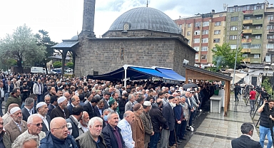 Erzurumlu Eşref Hoca ebediyete uğurlandı