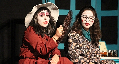 Erzurumlu öğrenciler, depremzedeler için oynadı