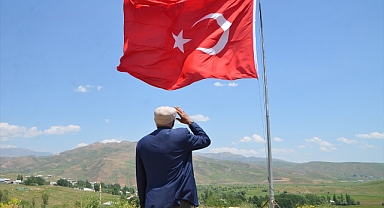 Eşi ölünce bayrağı devraldı!