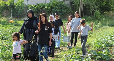 Fideler, kadın eliyle toprakla buluştu