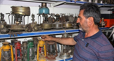 Hobi olarak başladı, yüz binlerce antika ve nostalji eser biriktirdi