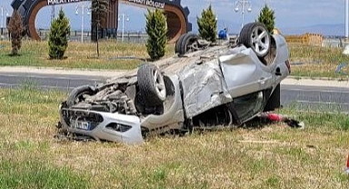 Hurdaya dönen araçtan sağ çıktı   