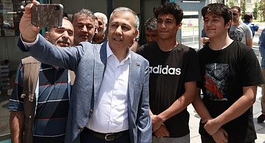 İçişleri Bakanı Yerlikaya, Malatya'da depremzedelerle bir araya geldi