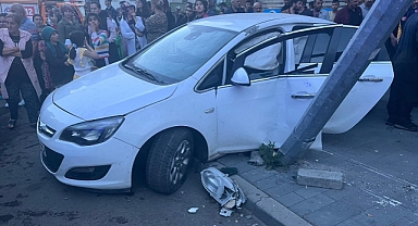 İki otomobilin çarpıştığı kazada 4 kişi yaralandı