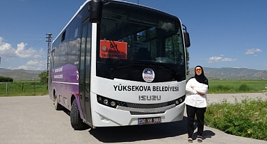 İlk kadın otobüs şoförü olarak direksiyona geçti 