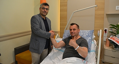 İyi olacak hastanın ayağına başhekim geldi!