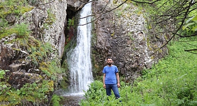 Karnavas şelalesi büyülüyor