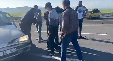 Karşı yönden gelen araçla çarpıştı: 3 yaralı