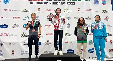 Kick boksta dünya kupasını aldı  